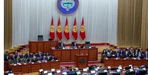 Kırgızistan’da Parlamento Yenilenmiş Meclis Salonunda Toplanıyor