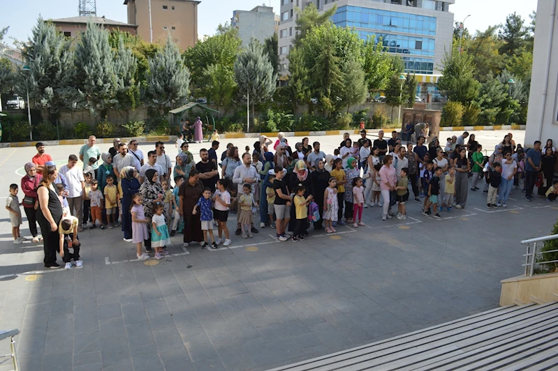 Uyum haftası başladı: Veliler ve öğrenciler heyecanlı