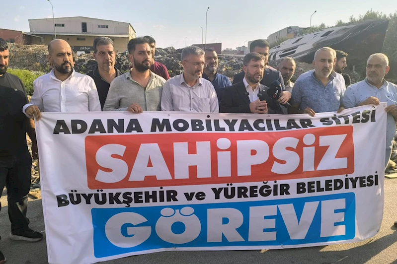 Adana Mobilyacılar Sitesi esnafı, çöp ve altyapı sorunlarına tepki gösterdi