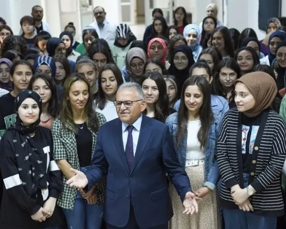 Kayseri Büyükşehir’den Öğrencilere 42 Milyon TL’lik Eğitim Desteği