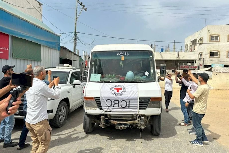 İşgalciler, ağır koşullar altında tuttuğu Gazzeli 13 esiri serbest bıraktı