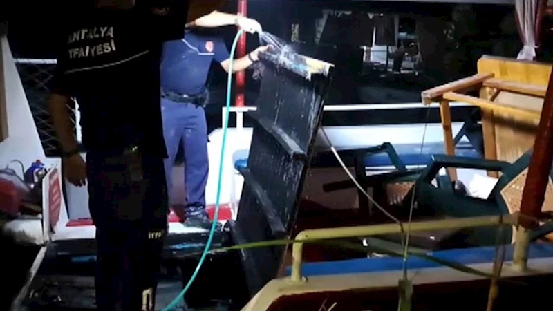 Serik’te balıkçı teknesinde yangın paniği