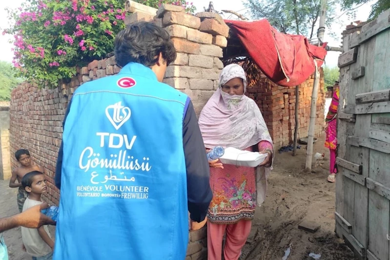 TDV, Pakistan’da selzedelerin yaralarını sarıyor