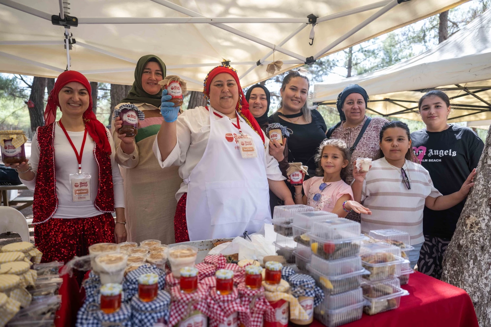 Binlerce İzmirli, doğanın ve emeğin tatlısında buluştu