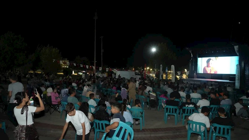 Adıyaman’da, açık hava sinemasına yoğun ilgi  - Videolu Haber