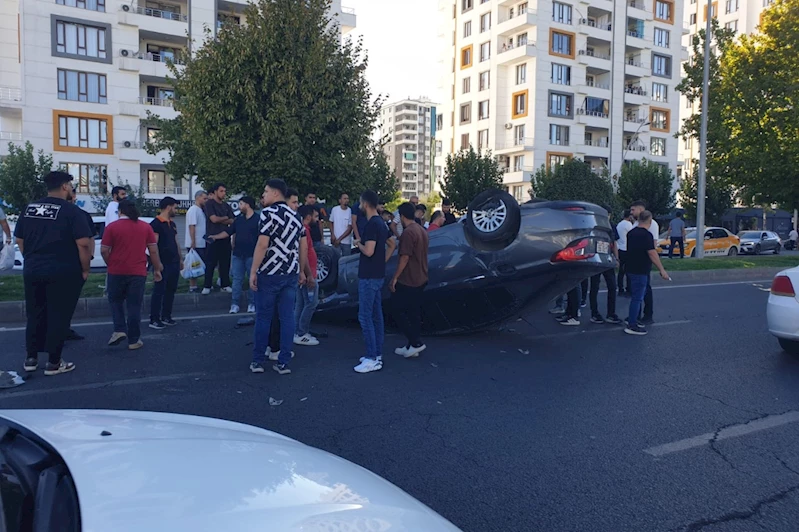 Diyarbakır’da takla atan otomobilin sürücüsü yaralandı