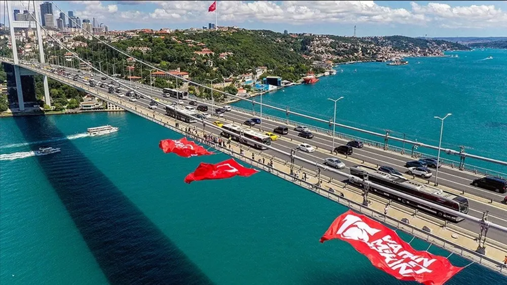 İstanbul Boğazı’nda Yeni Yaya Köprüsü Açıldı