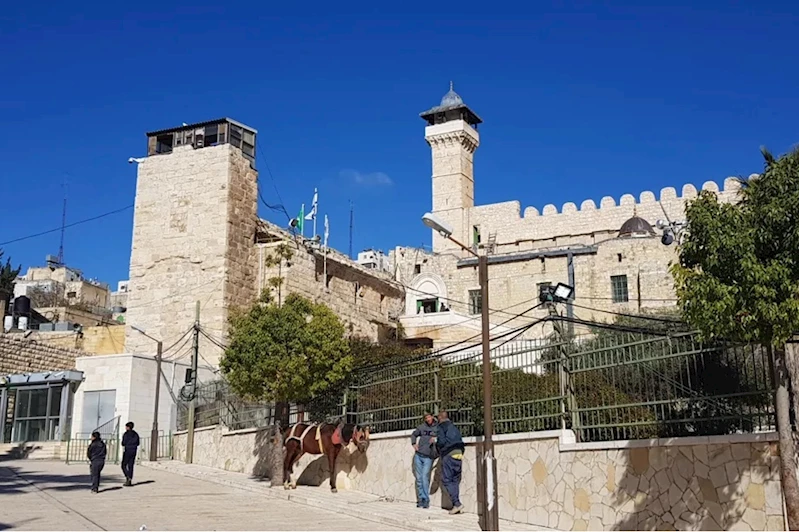 İşgal rejimi, İbrahim Camii’nin iç avlu tavanına el koyma kararı aldı