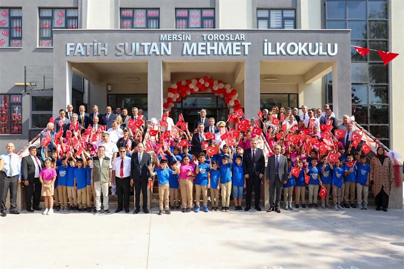 Vali Atilla Toros, yeni eğitim-öğretim yılında öğretmen ve öğrencilerle bir araya geldi