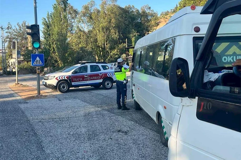Mersin’de jandarmadan öğrenci servislerine sıkı denetim