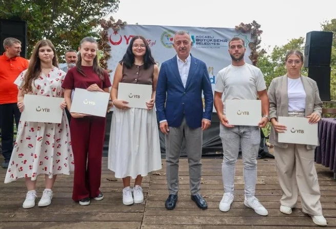 Kocaeli’de Gençlerle Buluşan Başkan Büyükakın