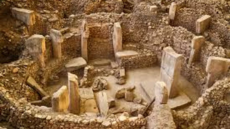 Göbeklitepe’de adak olarak yerleştirilmiş insan heykeli bulundu