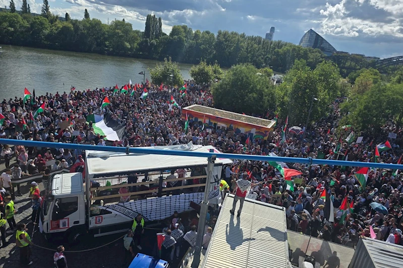 Frankfurt’ta tarihi “United 4 Gaza” gösterisi