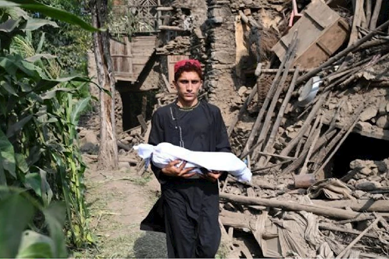 Afganistan’da depremde can kaybı 900’e yükseldi