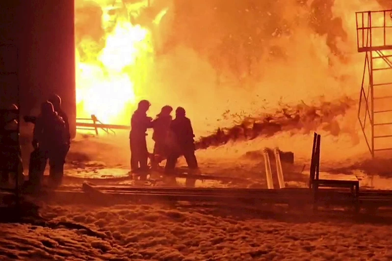 Ukrayna Rus petrol rafinerilerini hedef aldı