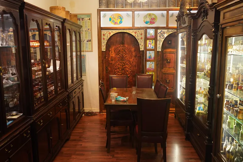 Zamanın tozlu raflarından: Eczacılığın tarihine tanıklık eden 5 bin parça