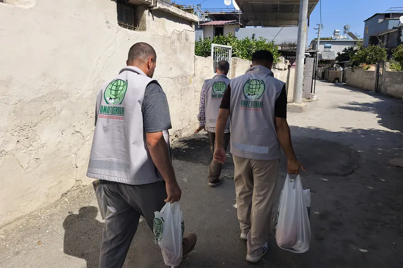 Tarsus Umut Kervanı’ndan ihtiyaç sahiplerine yardım