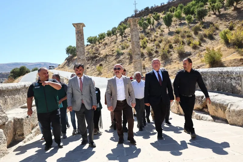 Tarihi Cendere Köprüsü, sosyal yaşamın merkezi haline geliyor  