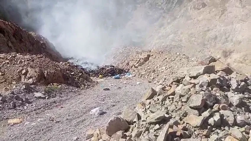 İspir’de Çöp Skandalı: Tarihi ve Doğal Alan Dereye Kurban Ediliyor