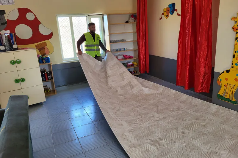 Umut Kervanı’ndan Van’da anaokuluna halı ve perde desteği