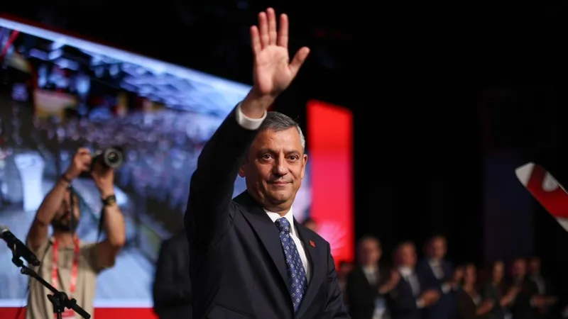 Özgür Özel: ‘Ekrem İmamoğlu’nun Cumhurbaşkanı adayı olamaması durumunda, en kuvvetli aday Mansur Yavaş olarak görünüyor’ 