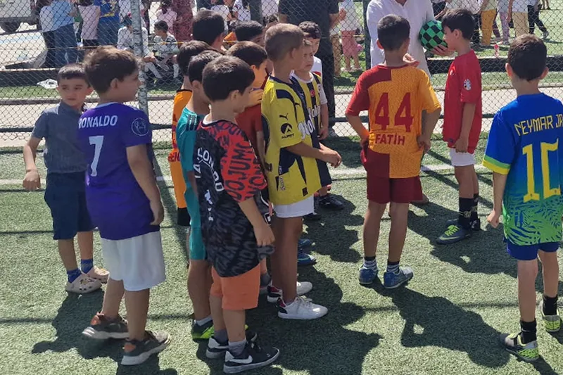 Çocuğun hem fiziksel hem ruhsal gelişimi için düzenli spor önemli