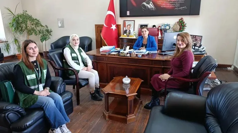 Yeşilay Kars Şubesinden Sosyal Yardımlaşma ve Dayanışma Vakfı’na ziyaret