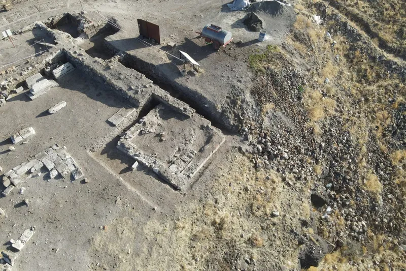 Ani Ören Yeri’nde Selçuklu kümbeti bulundu