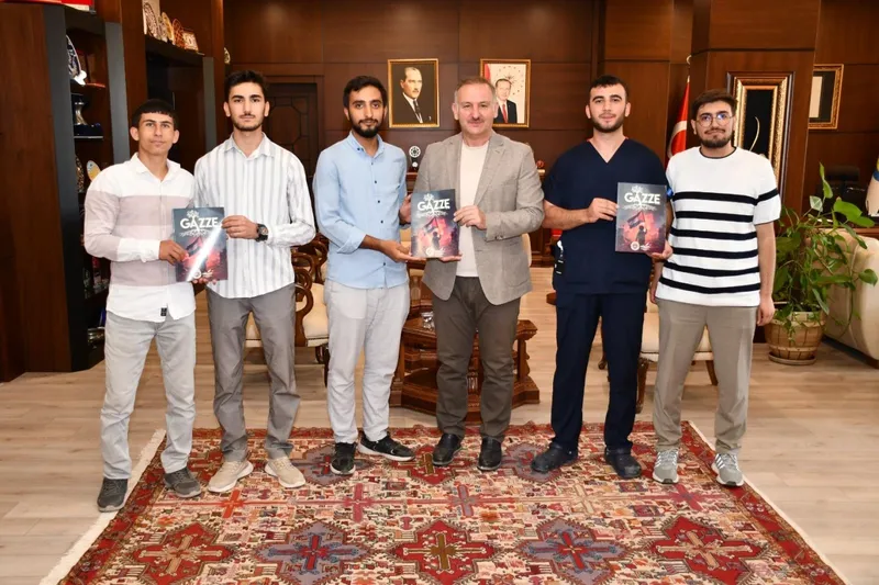 Harran Üniversitesi öğrencilerinden rektöre anlamlı ziyaret