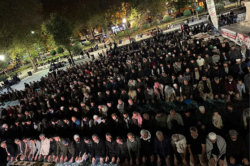 Gazze için yüzlerce kişi Saraçhane