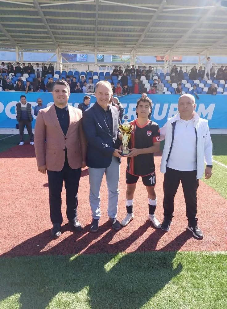 ERZURUM U-14 YAŞ AMATÖR LİGİ ŞAMPİYONU YAKUTİYE SPOR OLDU