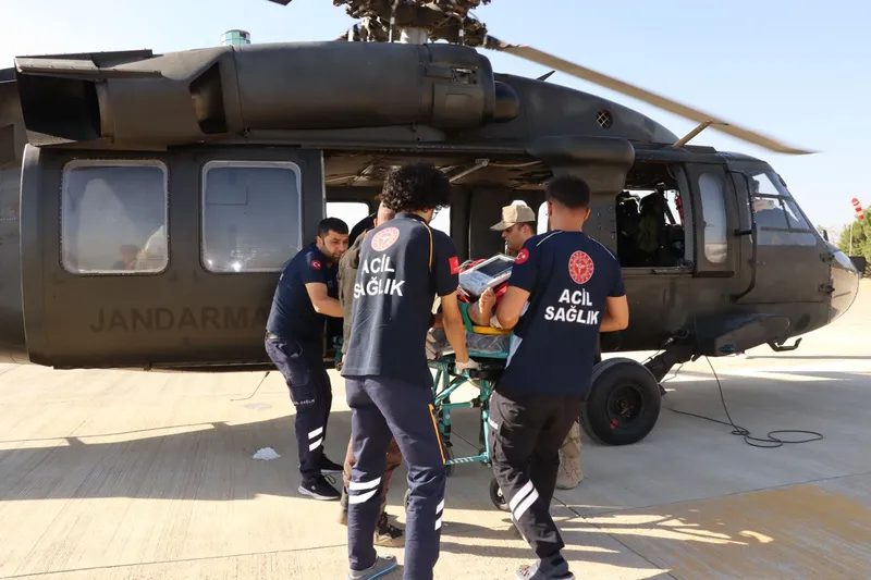 Jandarma helikopteri iş kazasında yaralanan işçiyi hastaneye tahliye etti