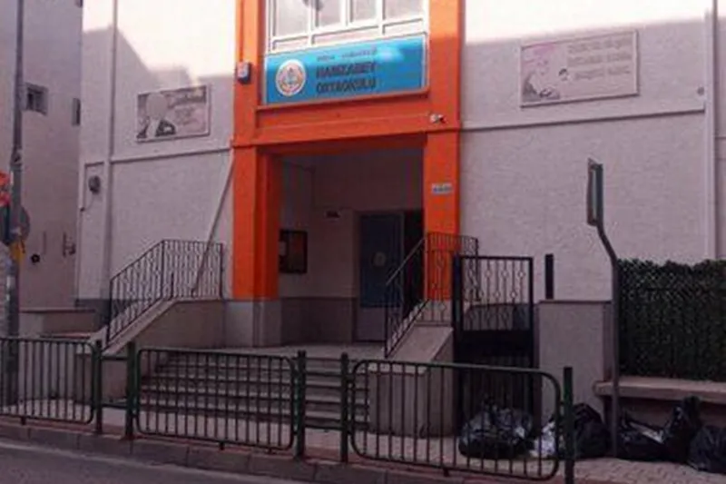 Bursa’da kantinden şeker yiyen 9 öğrenci zehirlenme şüphesiyle hastaneye kaldırıldı