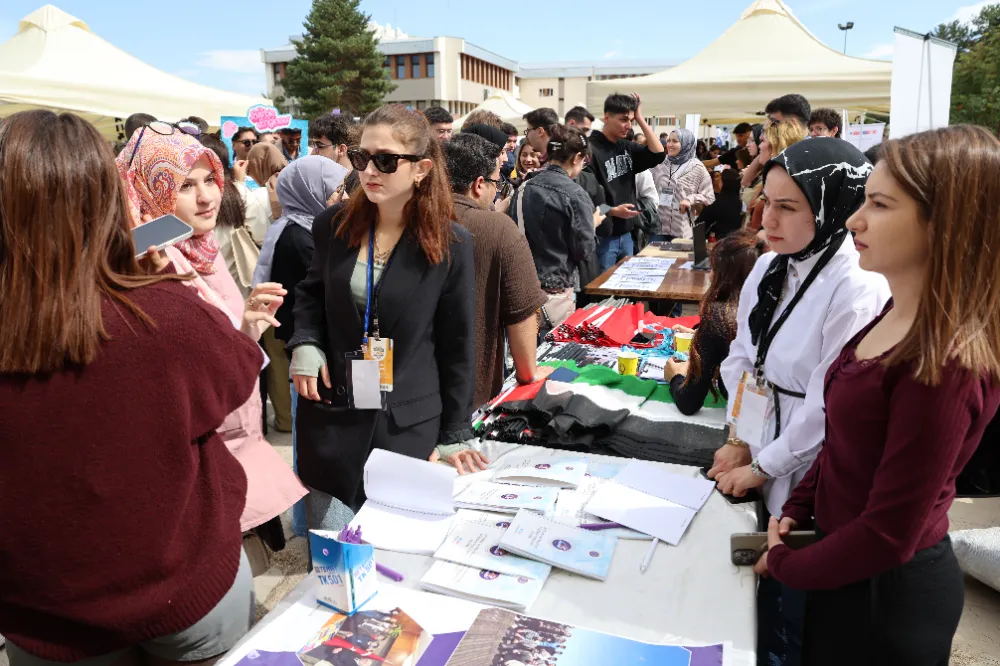 ATATÜRK ÜNİVERSİTESİNDE “KAMPÜSE HOŞ GELDİN” ORYANTASYON PROGRAMI BAŞLADI