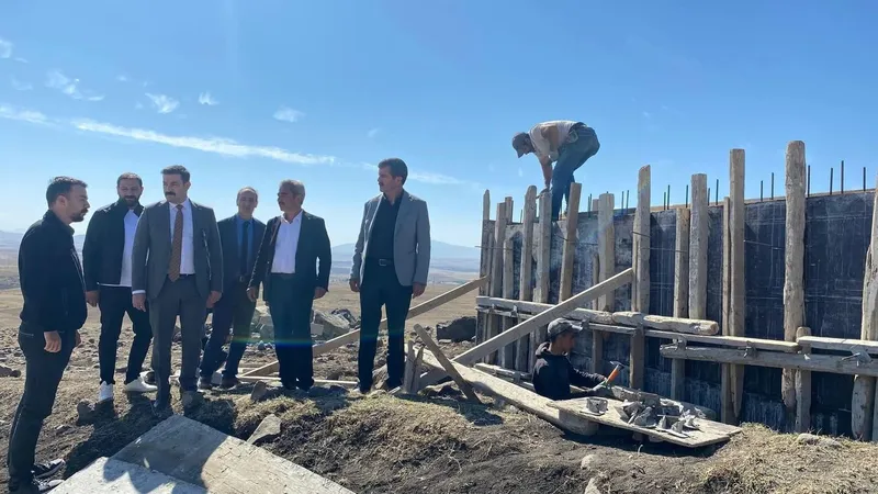 Arpaçay Kaymakamı Akköz, köylerdeki altyapı çalışmalarını yerinde inceledi