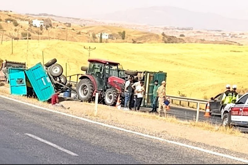 Kozluk-Bekirhan yolunda kaza: Traktör römorku yan yattı