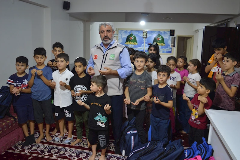 Umut Kervanı’ndan Mevlid-i Nebi dolayısıyla ihtiyaç sahibi çocuklara kırtasiye yardımı