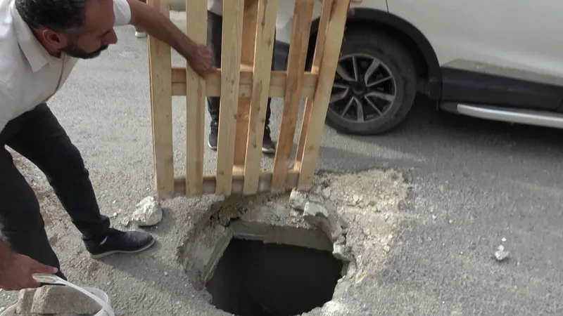 Adıyaman’da 1. Çevre Yolu’nda yol çöktü: Facia son anda önlendi  - Videolu Haber