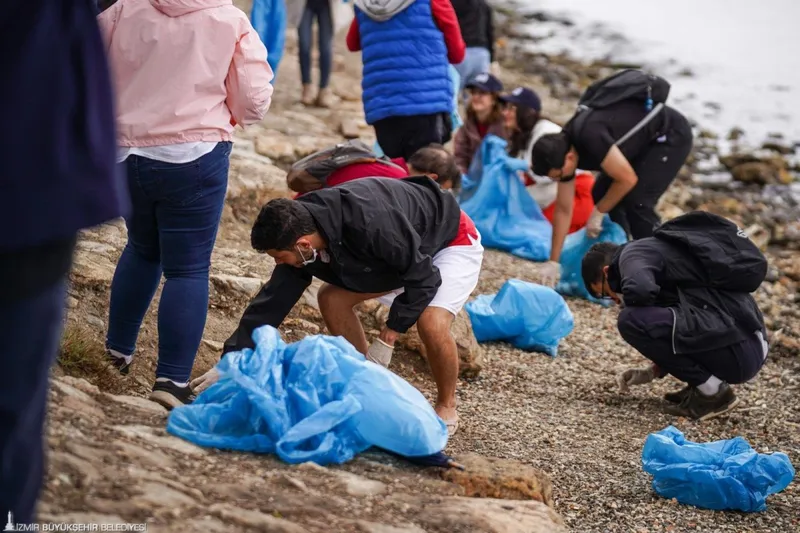 İzmirliler, Dünya Rekoru İçin Kıyıları Temizledi