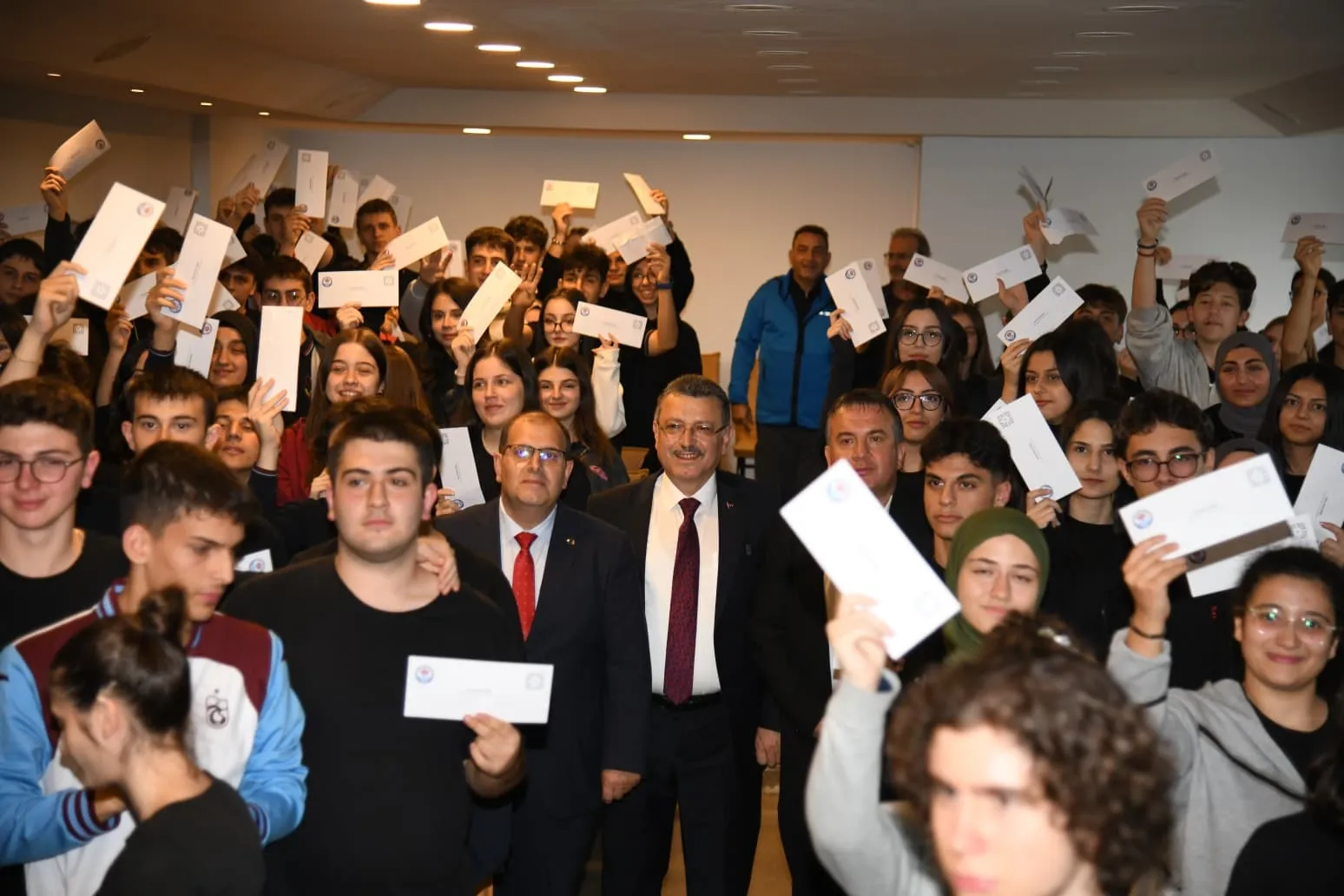 Trabzon Büyükşehir’den 10 bin öğrenciye dijital eğitim desteği