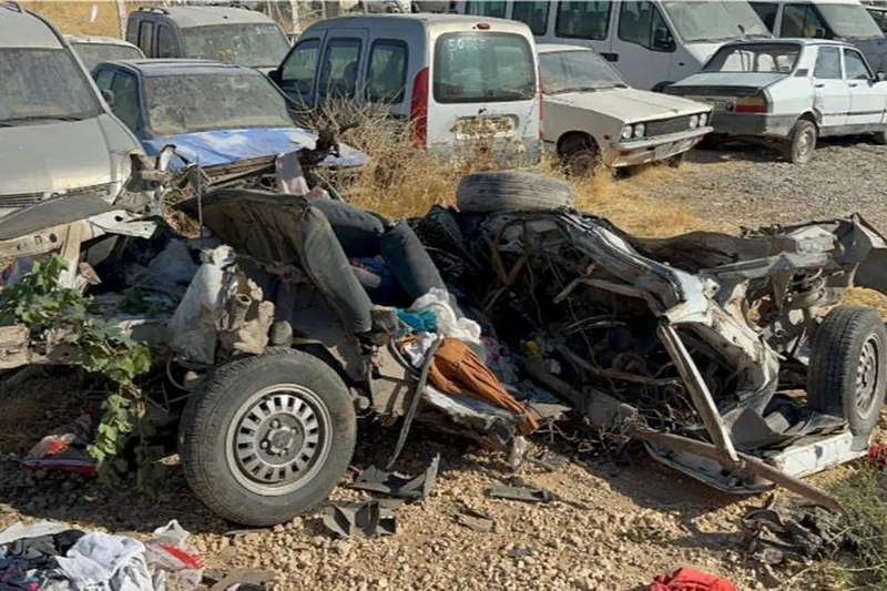 Yolcu otobüsü ile otomobil çarpıştı: 4 ölü, 1 yaralı 