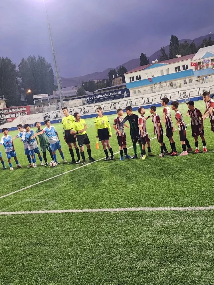 GENÇ KRAMPONLAR DAN GOL ŞÖLENİ...