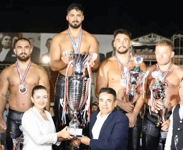 Tarihi Elmalı Güreşleri’nde Balıkesir Fırtınası