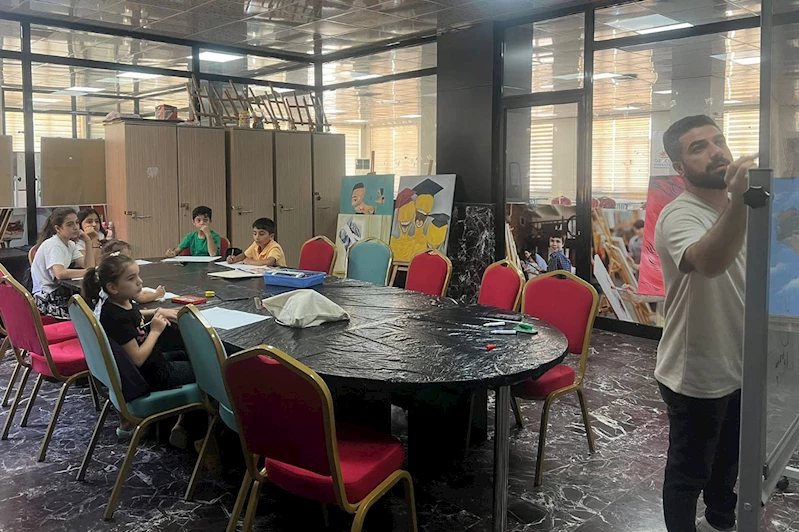 Batman Gençlik Merkezlerinde fırçalar geleceğe iz bırakıyor