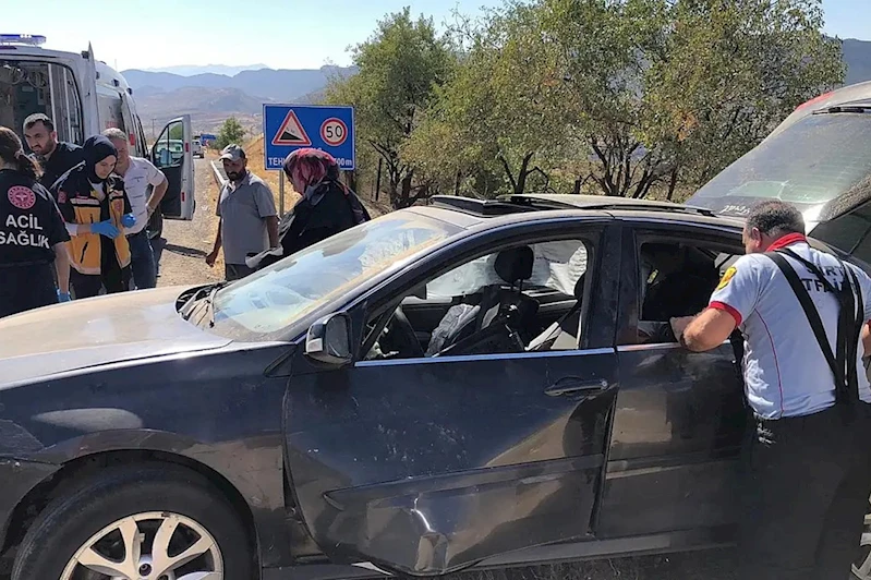 Kontrolden çıkan araç bariyere çarptı