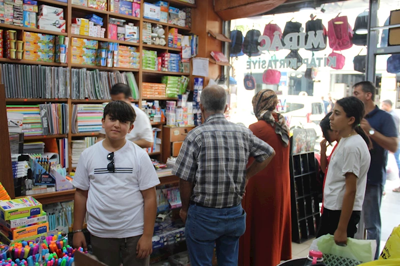 Eğitim sezonu açıldı, kırtasiyelerde hareketlilik arttı